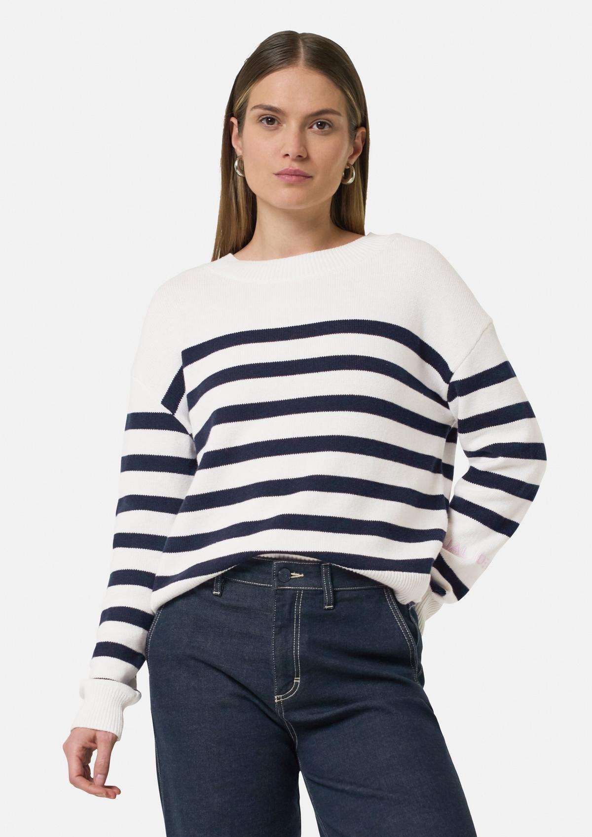 comma-pullover-325nti-1.jpg