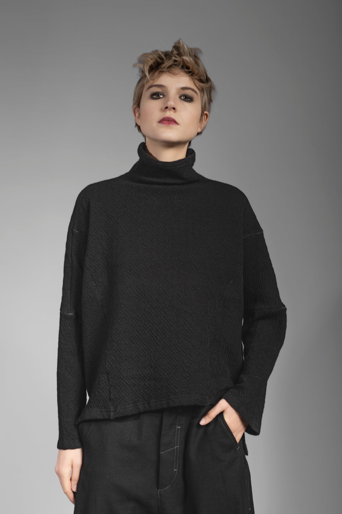 schwarzer-pullover-damen-940oge-1.jpg