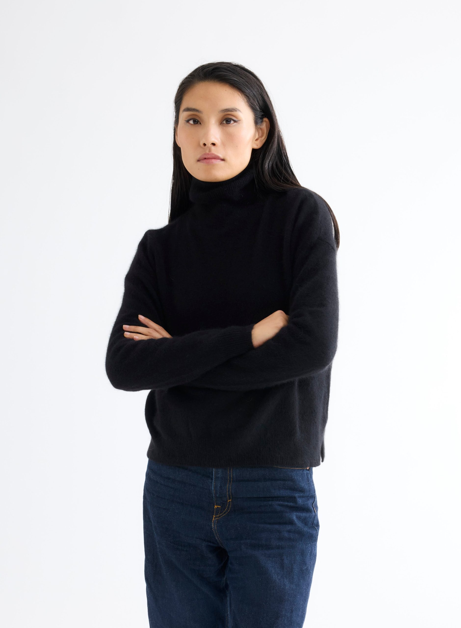 schwarzer-rollkragenpullover-335jlr-1.jpg