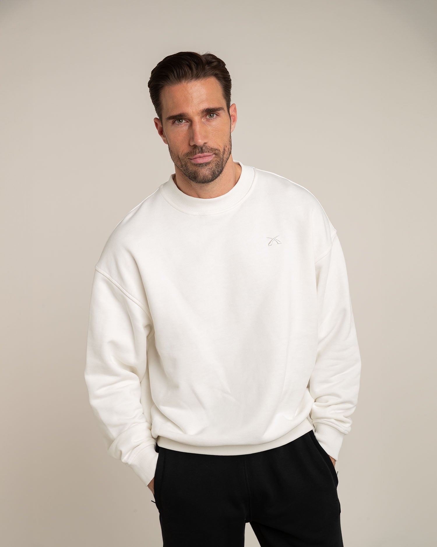 weisser-pullover-234thz.jpg